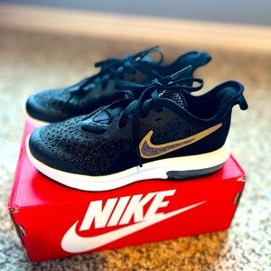 Brand new little girls Nike AirMax shoes. Size 13. With a box.